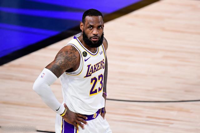 阿里扎力挺霍华德入选NBA历史75大球星